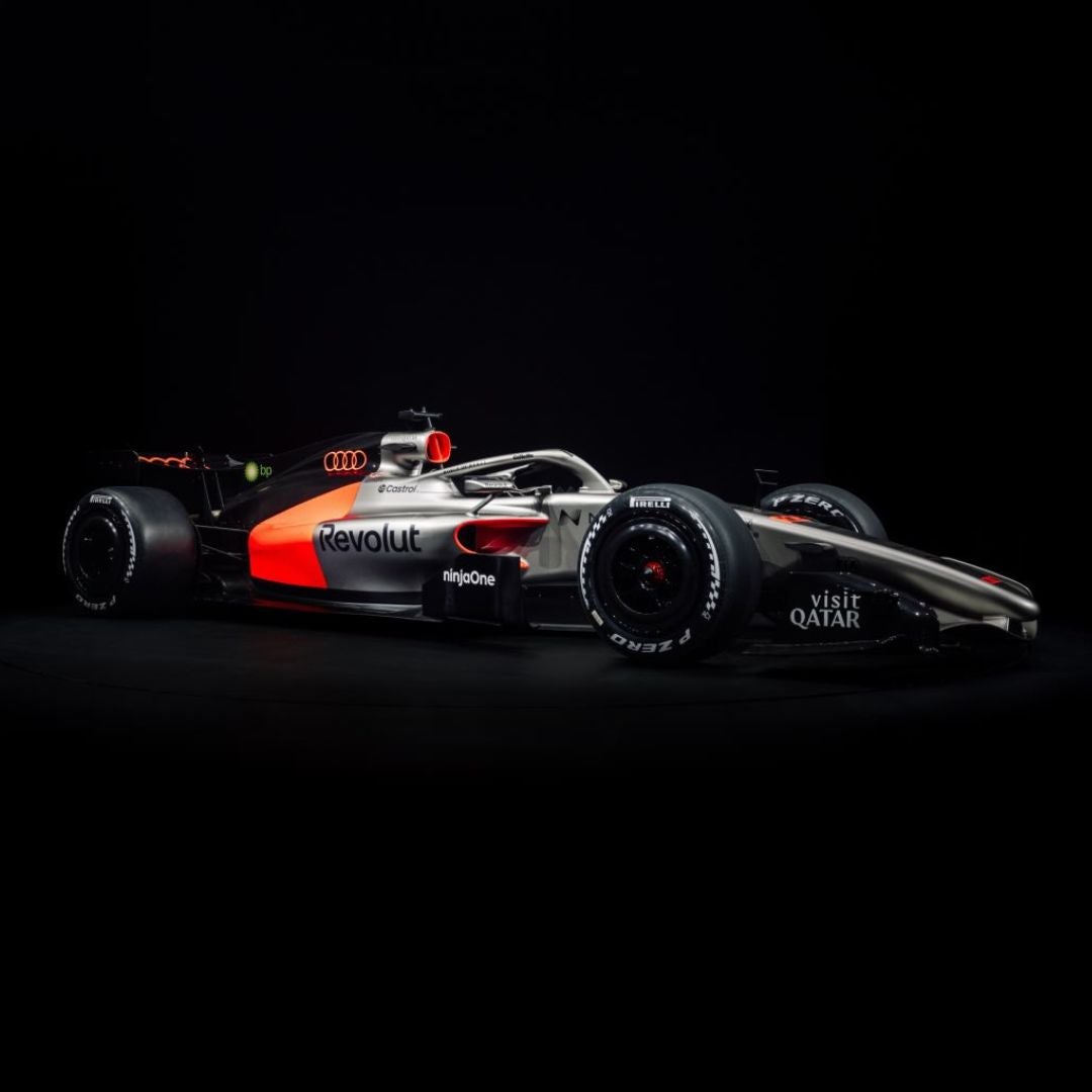 Audi R26 in zijaanzicht