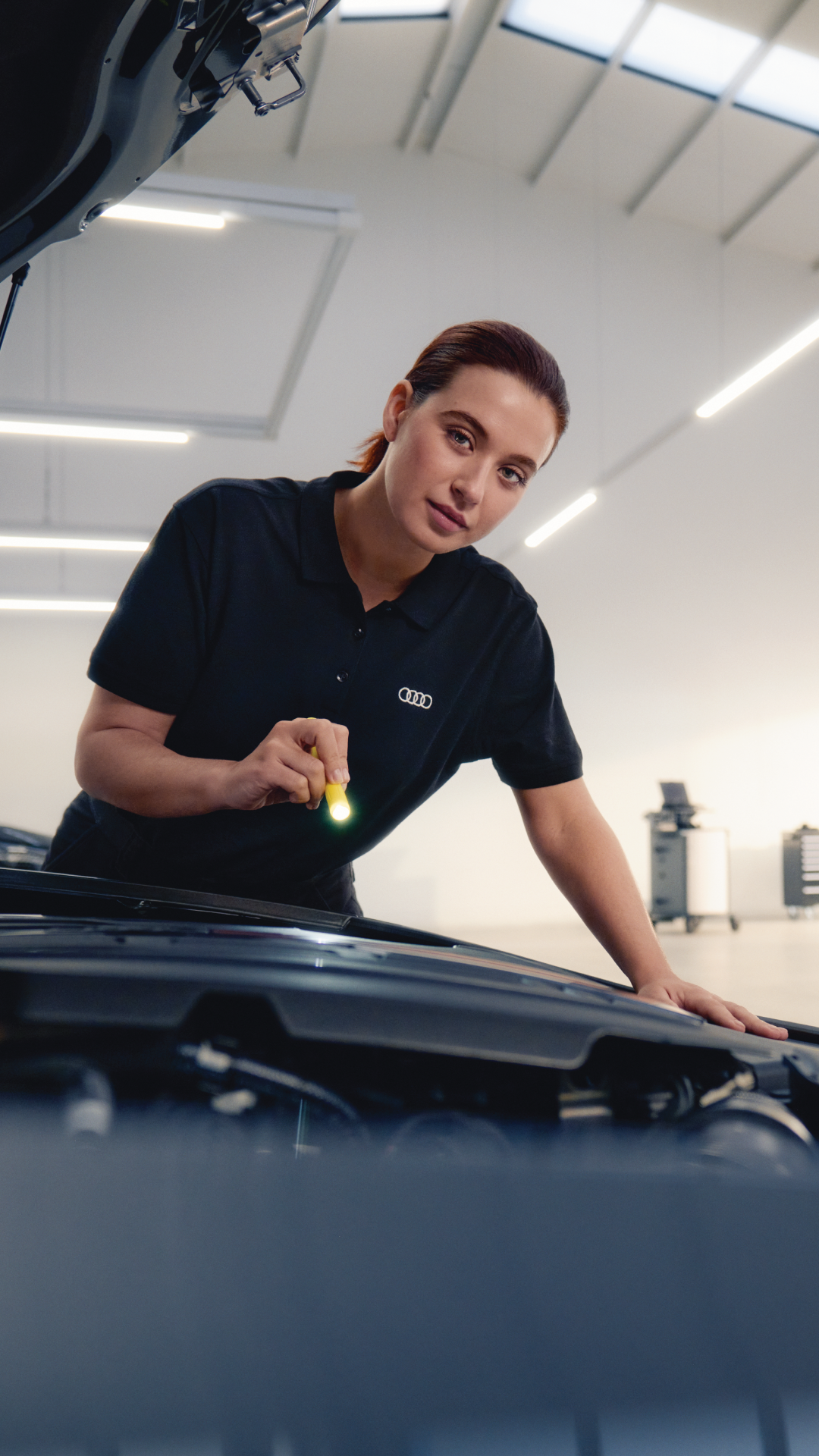 mechanic inspecting under the hood and specialist assisting a client with the MMI system