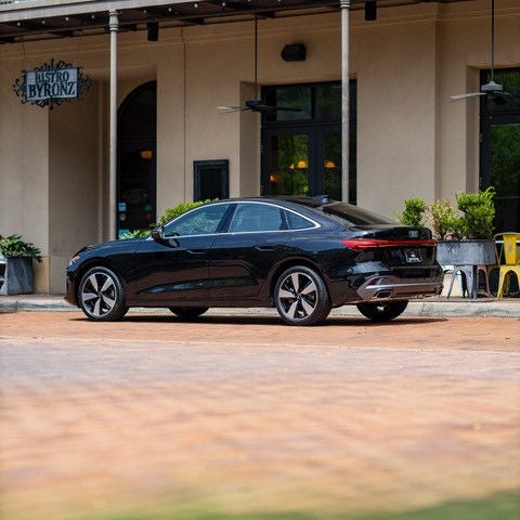 Right profile view of an Audi Q8 e-tron parked.