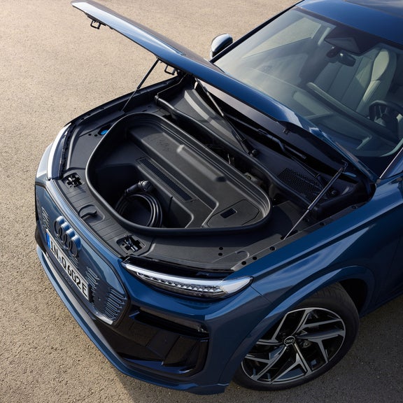 Aerial view of the front trunk in the Audi Q6 e-tron.