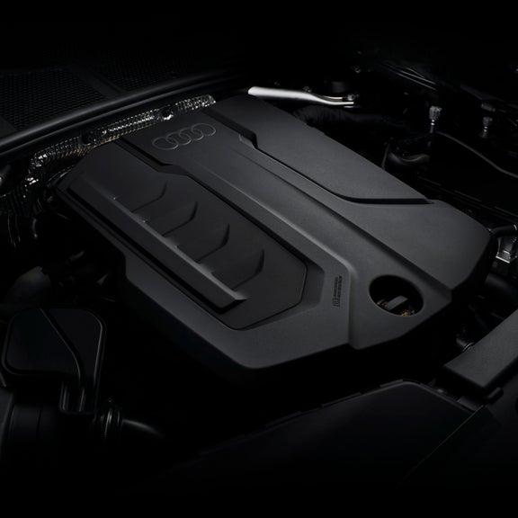 Close-up of the engine in the Audi Q5 Sportback.