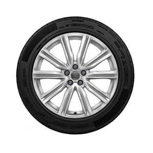 5-V-spoke design, brilliant silver, for the Audi Q8.