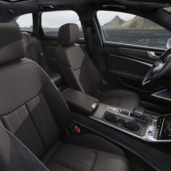 Gros plan du tableau de bord et de la console de l’Audi A6 allroadᴹᴰ.