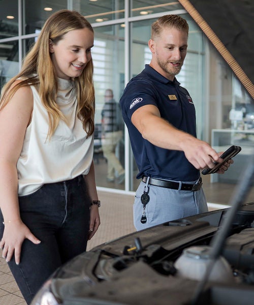 Front profile view of an Audi Q7 accelerating.
