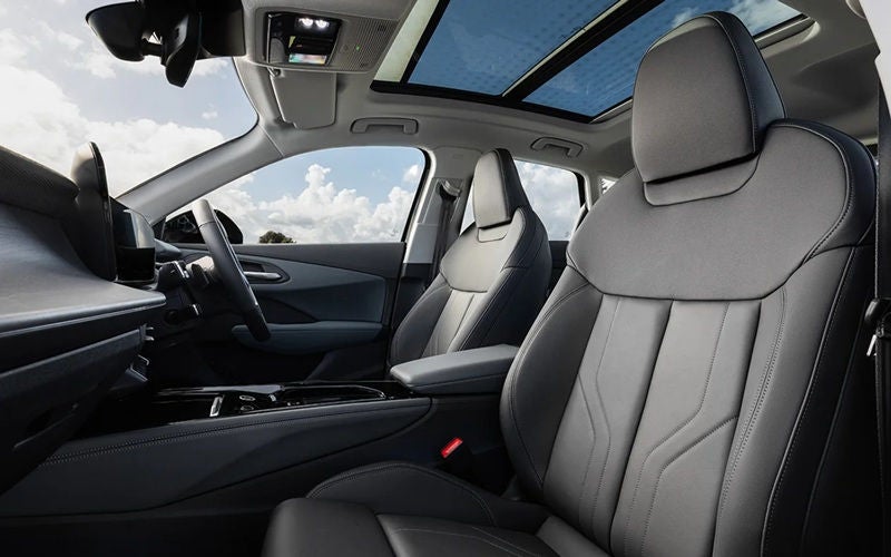q3 interior front seats