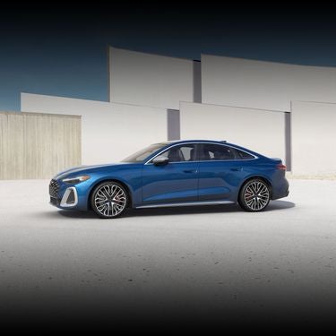 Vue latérale d’une Audi S5 bleue garée.