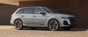 Three quarter view of an Audi Q7 driving.