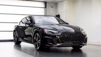 Three-quarter front view of the 2024 Audi S5 3.0 Progressiv