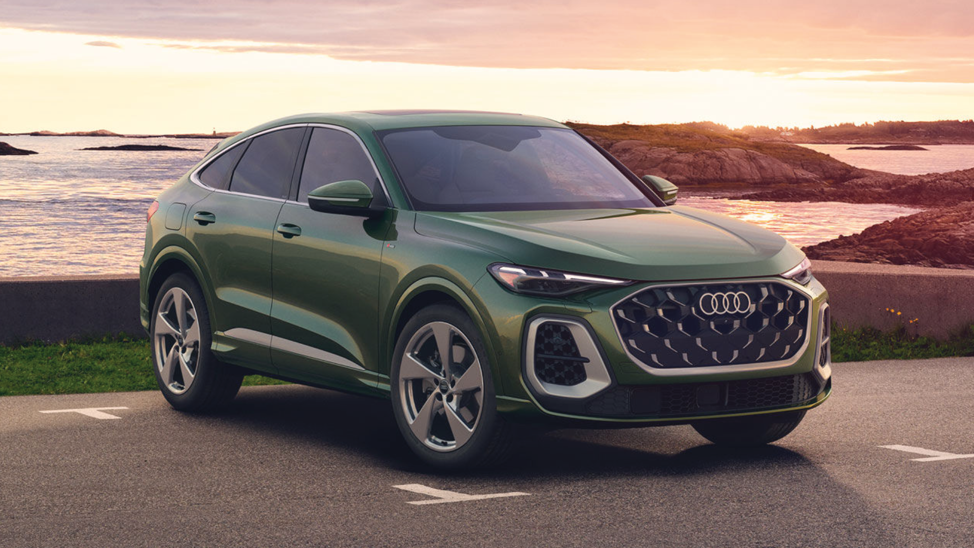 Audi 2025 Audi Q5 Sportback right profile driving.