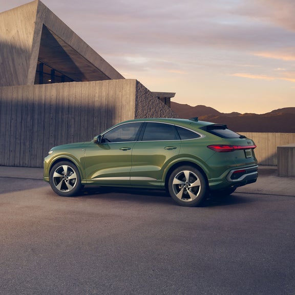 Side view of the Audi Q5 Sportback parked.