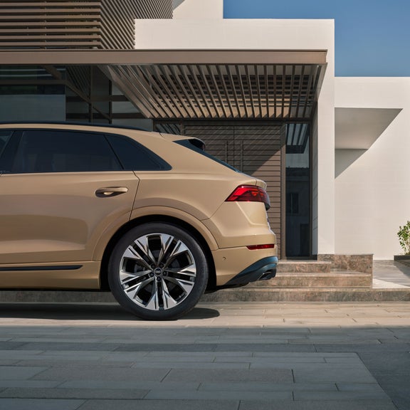Close-up of the wheels on the Audi Q8. 