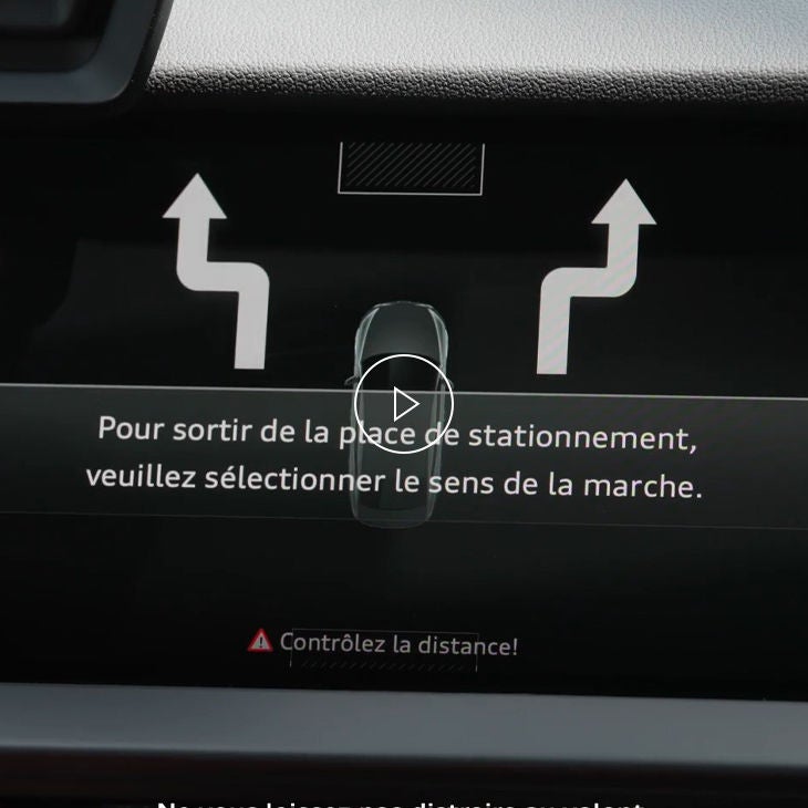 Gros plan du système MMI Audi affichant la technologie d’aide au stationnement.