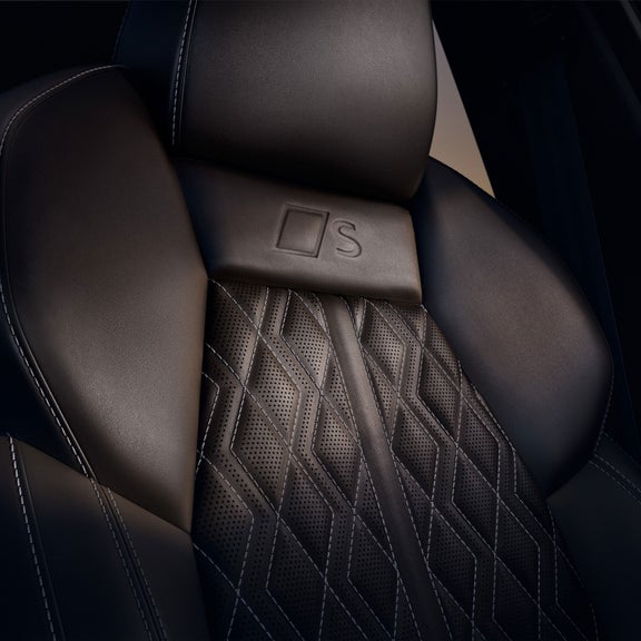 Close up of the wheel of the Audi Q5 Sportback.