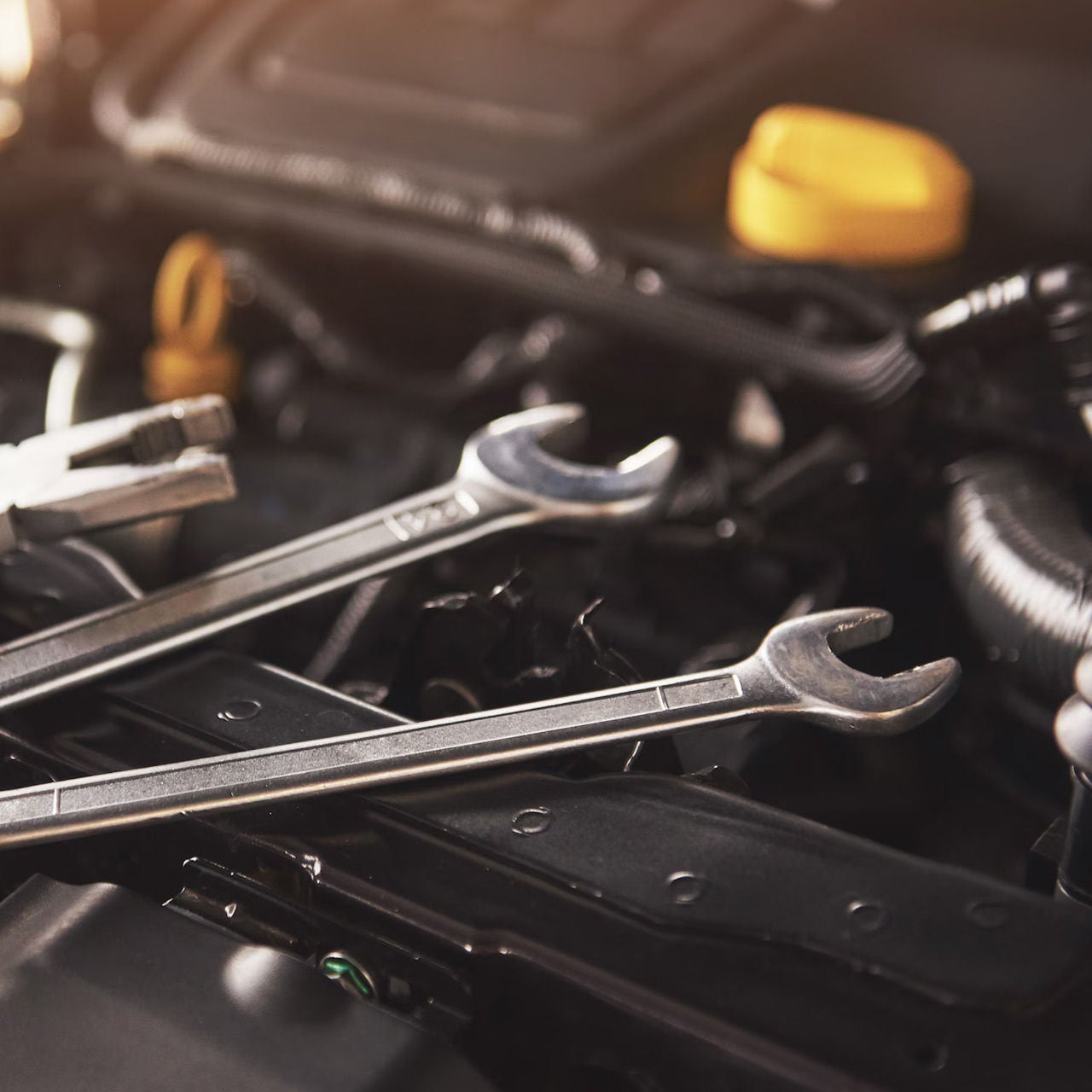 Front profile view of an Audi Q7 accelerating.