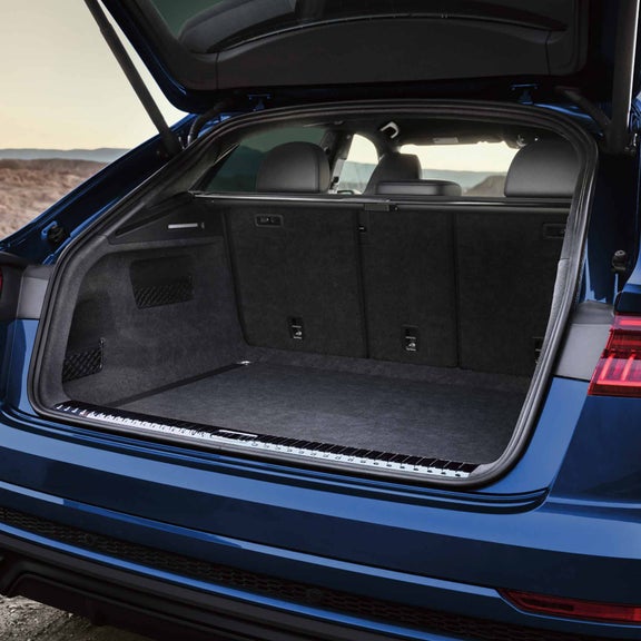 Close-up view of the trunk space in the rear of the Audi Q8.