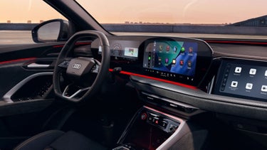 Close-up view of an Audi MMI® screen on the Audi SQ5.