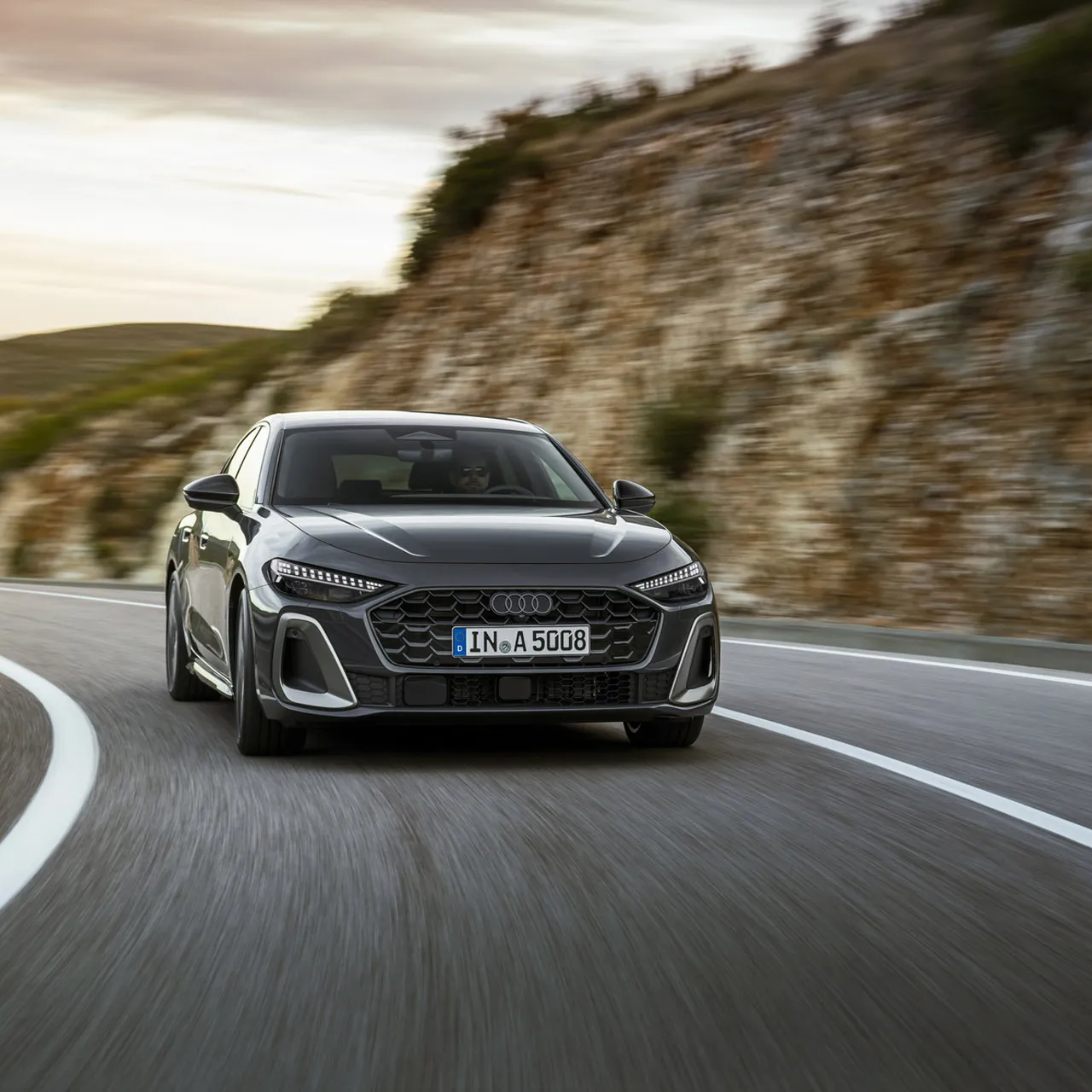 Left profile view of an Audi Q7 parked.