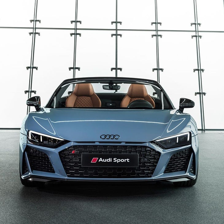 Front profile of the Audi R8 Spyder.