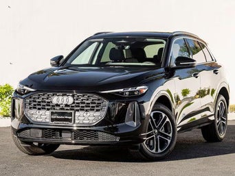Pre-Owned 2025 Audi Q5 front facing