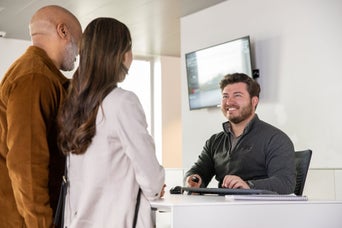 Advisor and customer at desk