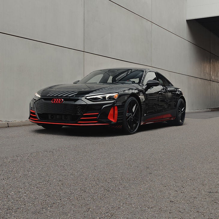 Front 3/4 view of the Audi RS e-tron GT project_513/2 parked.