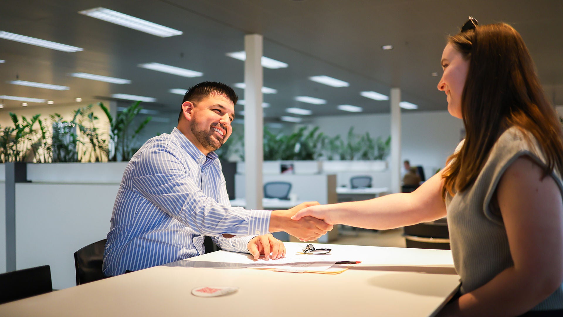 Audi employee handing a set of car keys to a customer.