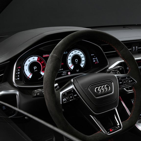 Close-up of the Audi virtual cockpit in the Audi RS 6 Avant.