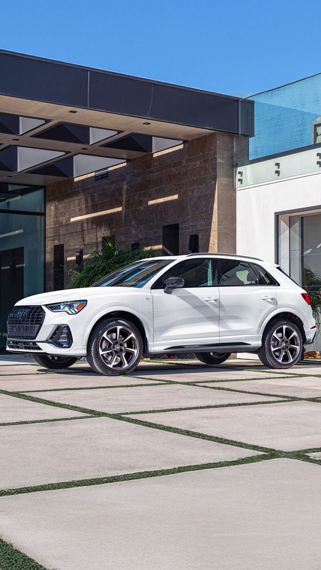 Three-quarter side profile of the Audi Q3.