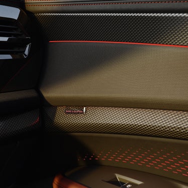Close up on the Bang & Olufsen speakers in the Audi SQ7.