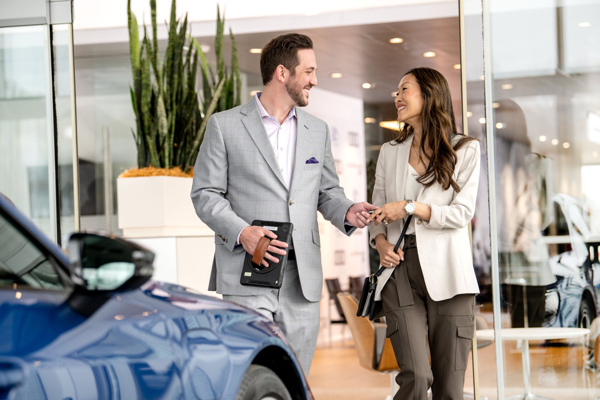Rear profile view of an Audi Q5 parked.