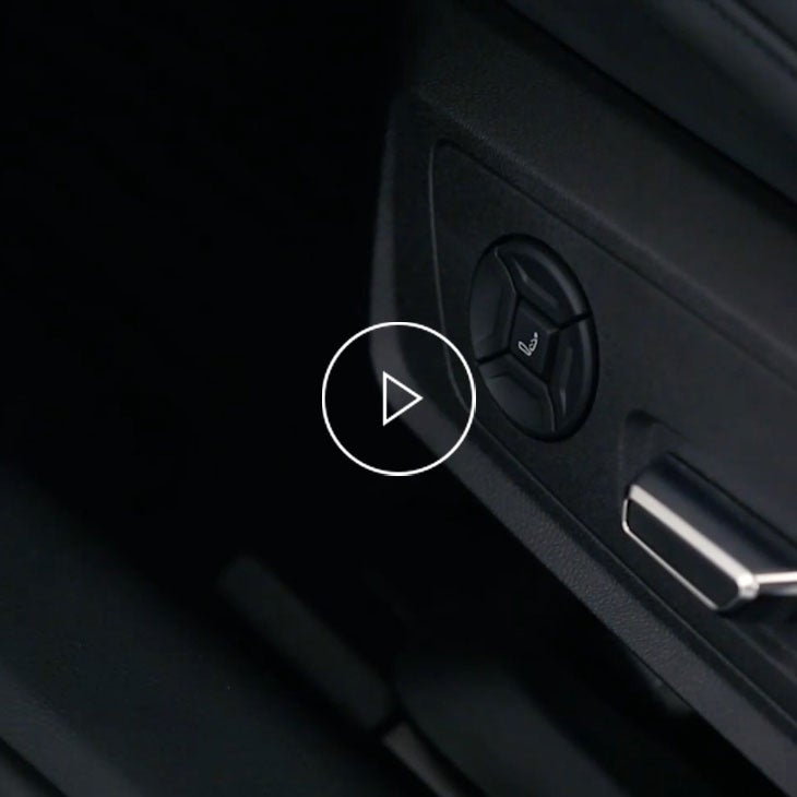  Close-up on the front seat adjustment controls in the Audi Q3.