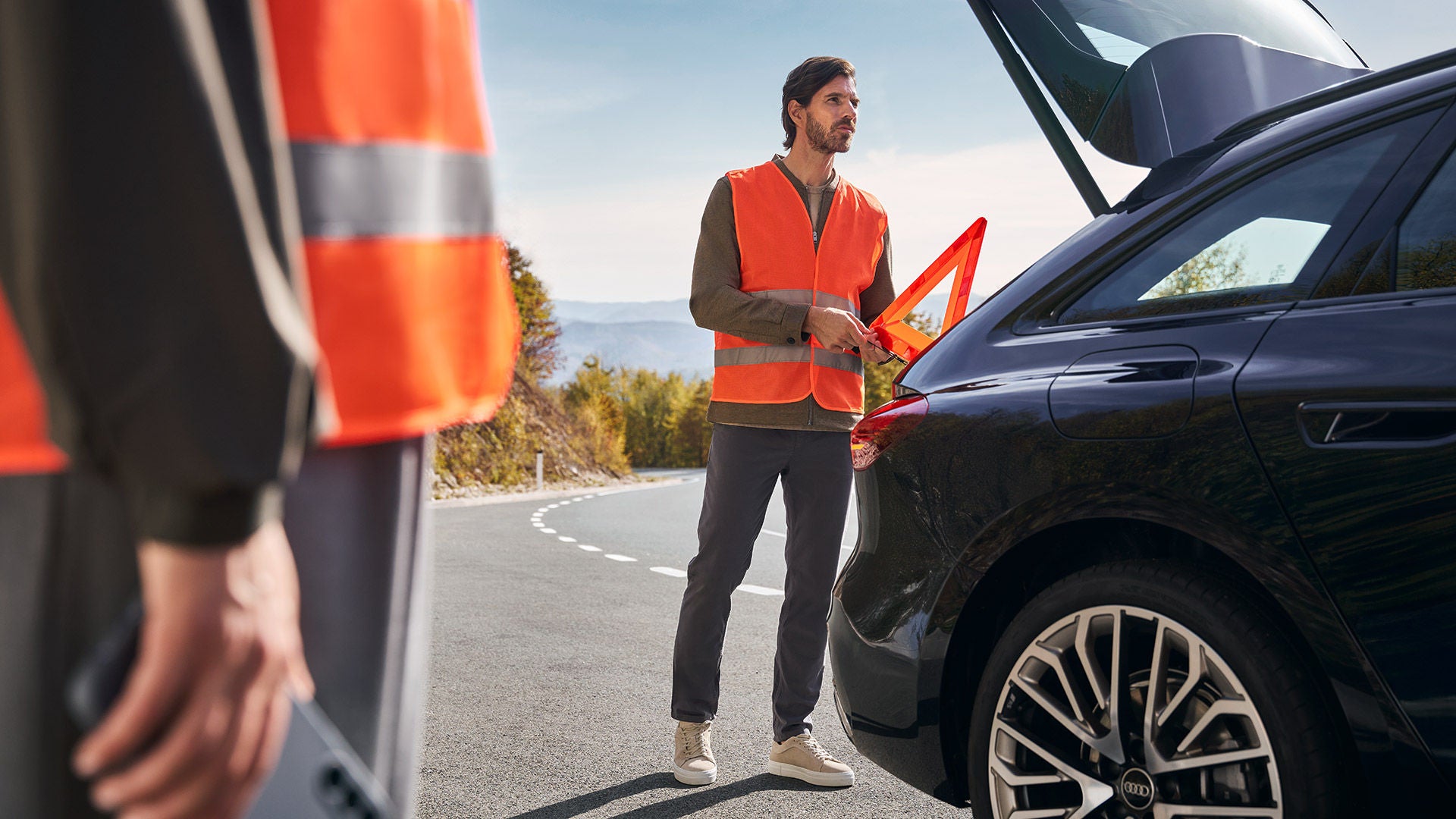 An Audi maintenance employee fixing a vehicle after a collision.