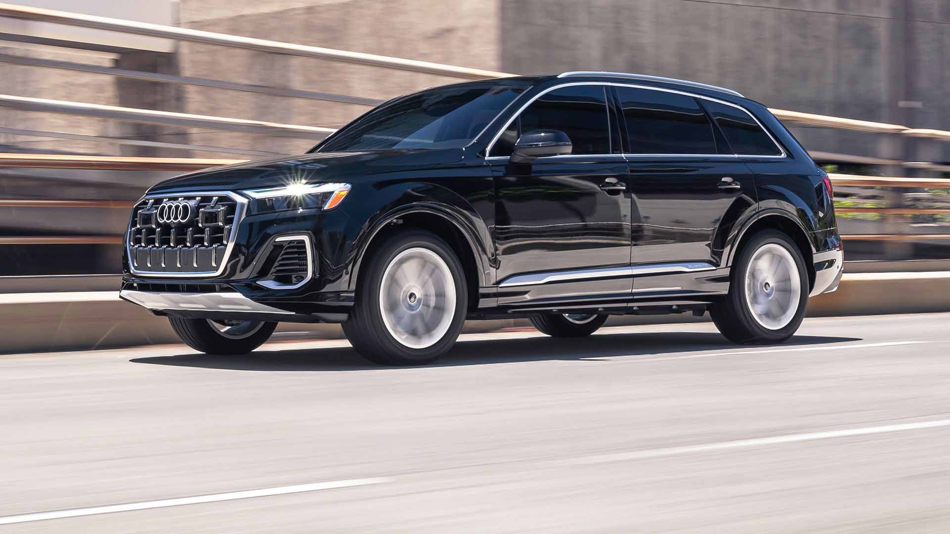 Left profile view of an Audi Q7 accelerating.