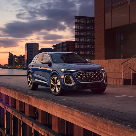 Front 3/4 profile of the Audi SQ5.