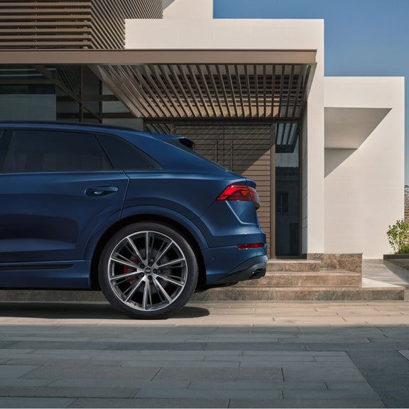 Side profile of the rear of the Audi Q8.