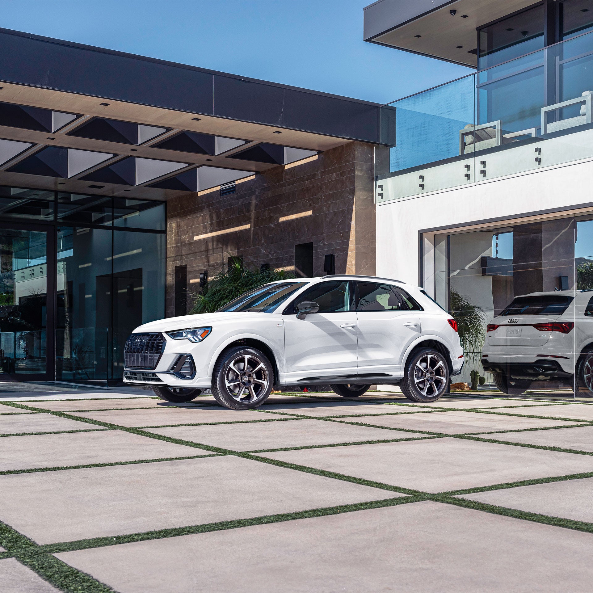 Three-quarter side profile of the Audi Q3.