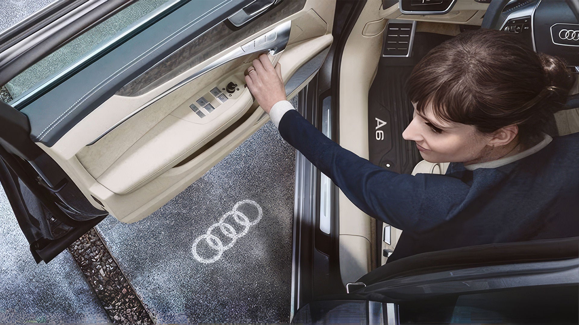 image of a man putting luggage into the roof box of an audi