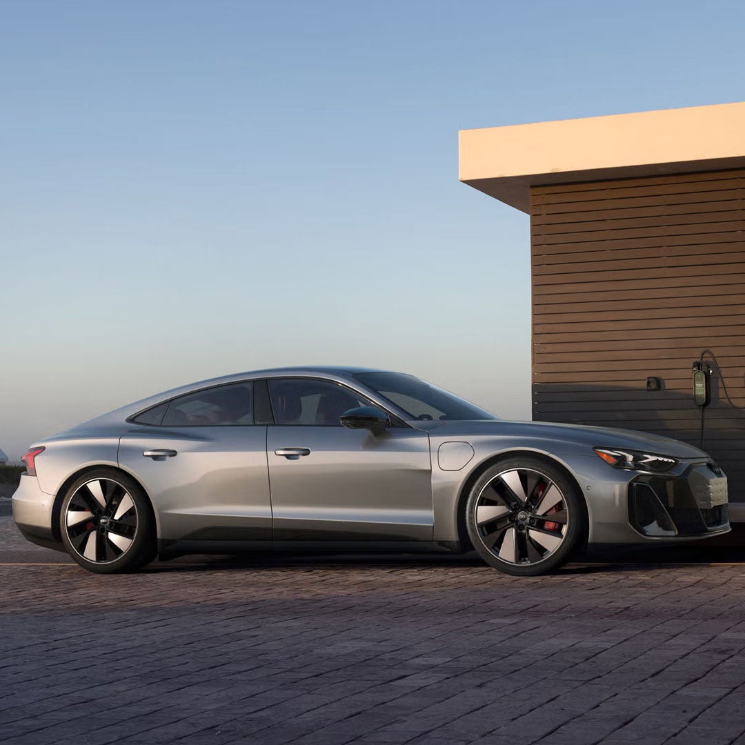 Side view of the Audi S e-tron® GT. 