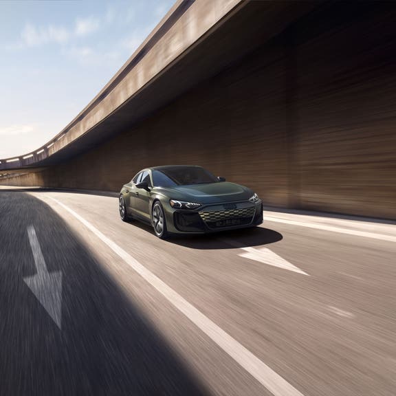 Front view of the Audi RS e-tron GT in motion. 