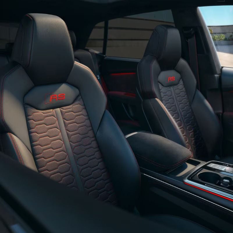 2025 Audi RS Q8 interior