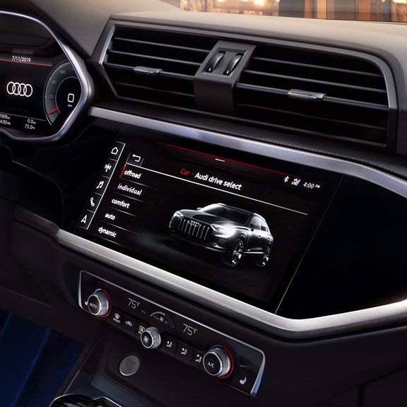 Close-up of the Audi drive select menu on the MMI touch screen in the Audi Q3.