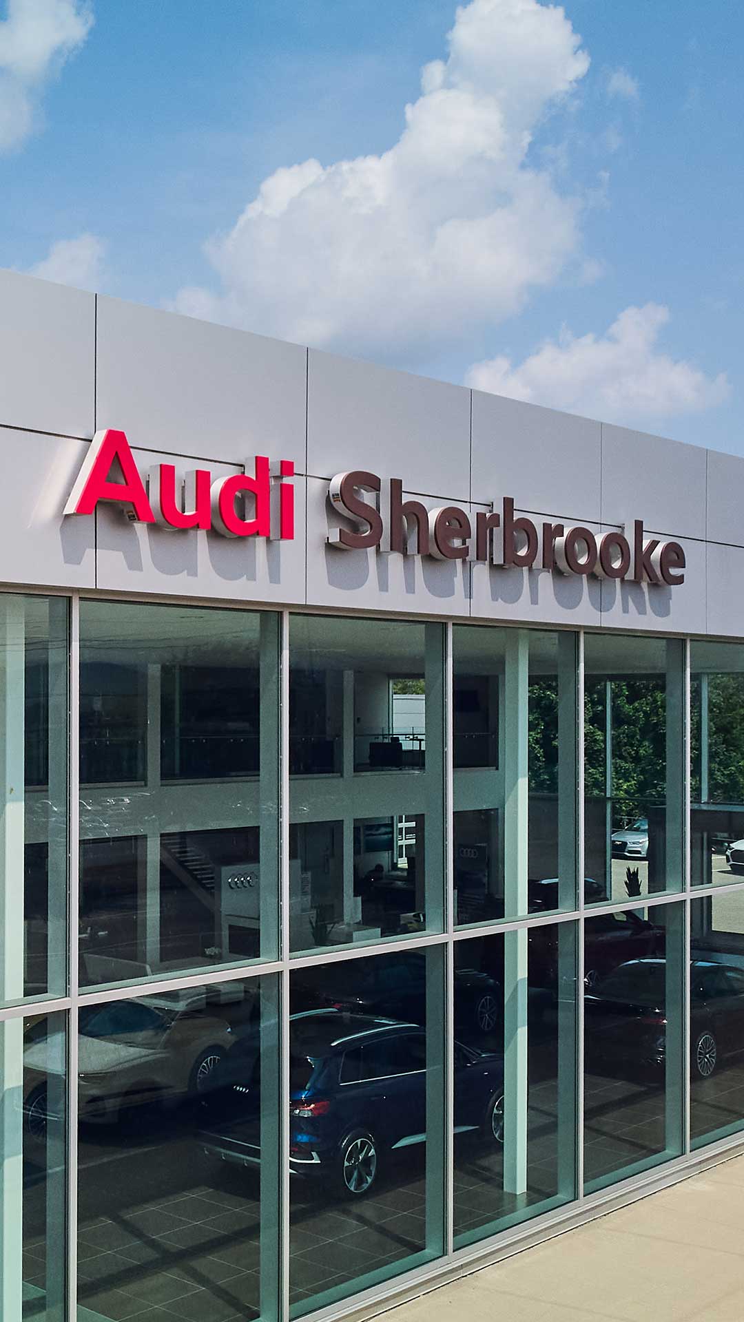 Vue extérieure du concessionnaire Audi Sherbrooke.