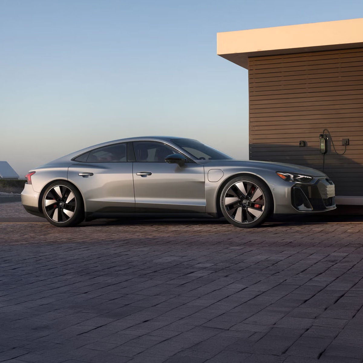 Side view of the Audi S e-tron® GT. 