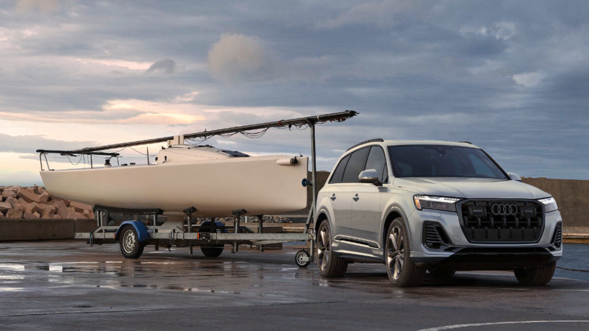 2025 Audi Q7 Exterior Towing Boat