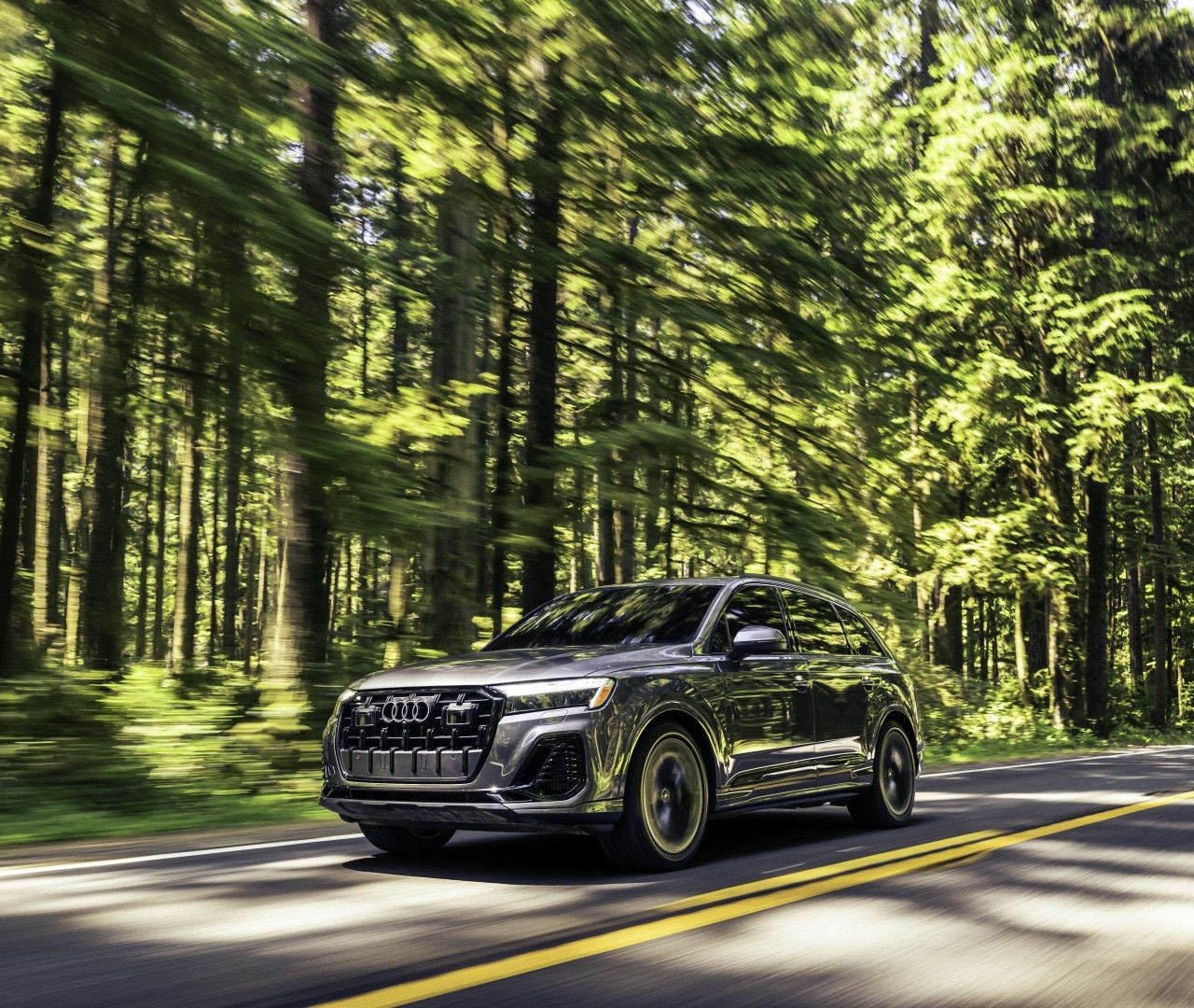 Three quarter view of an Audi Q7 Driving.