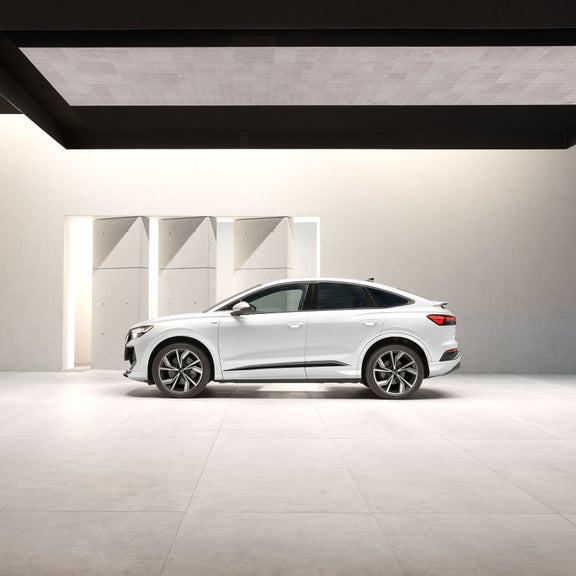 Side profile of the Audi Q4 Sportback e-tron®.