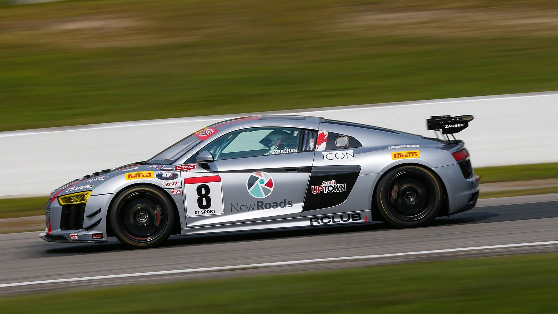 Profil latéral de la voiture de course Audi R8 LMS GT4.
