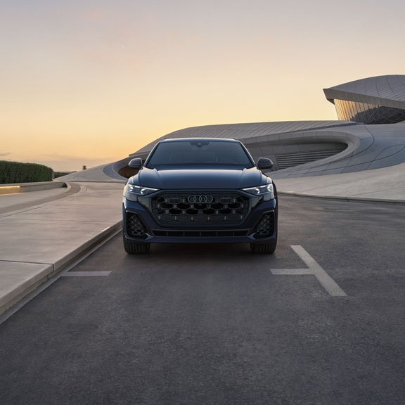 Front profile of the Audi Q8.