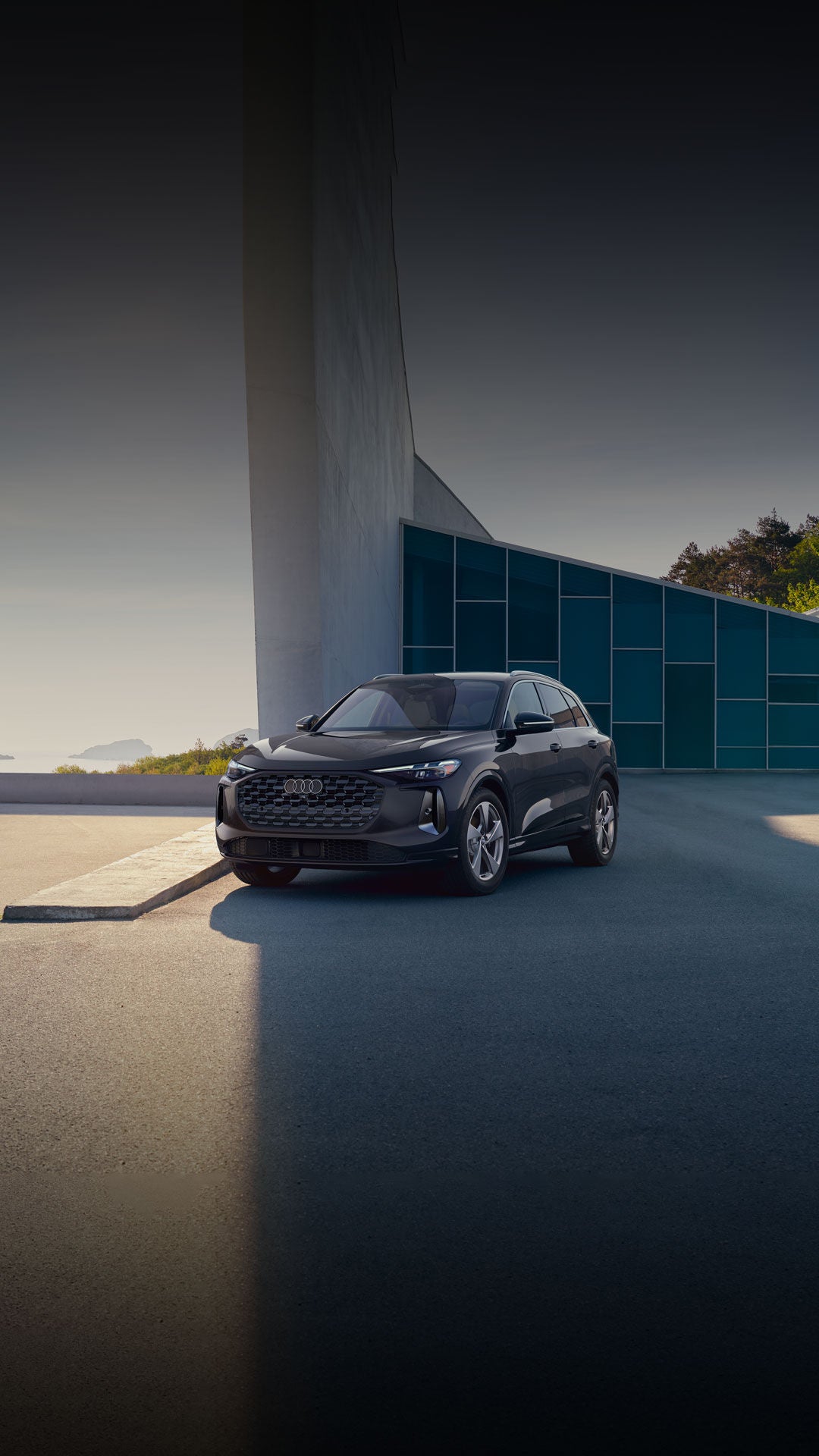 Three-quarter front view of the Audi Q5.