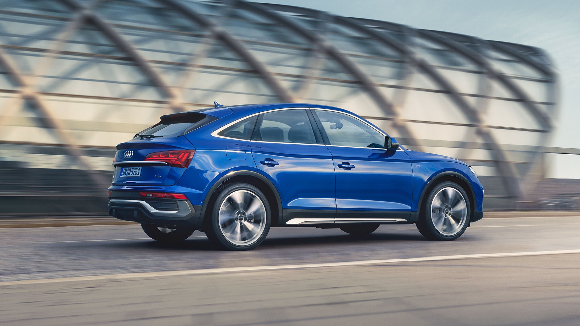 Right profile view of an Audi Q3